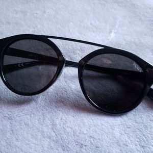 Veux black frame sunglasses